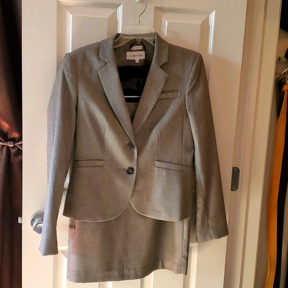Calvin klein skirt suit
